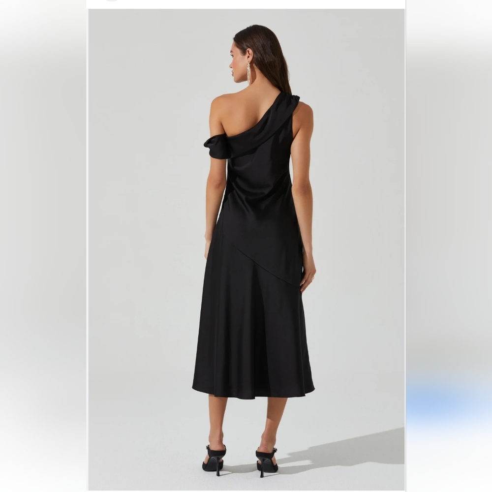 Astr Black Satin One-Shoulder Dress - Picture 4 of 9